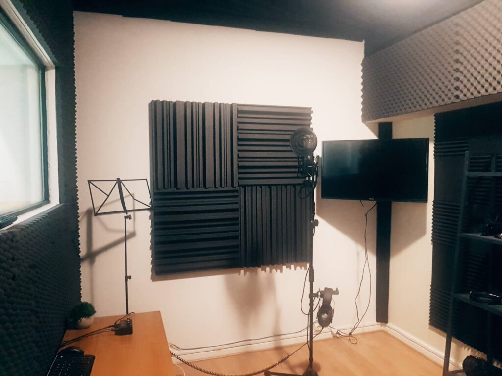 Cabine d'enregistrement studio voix off